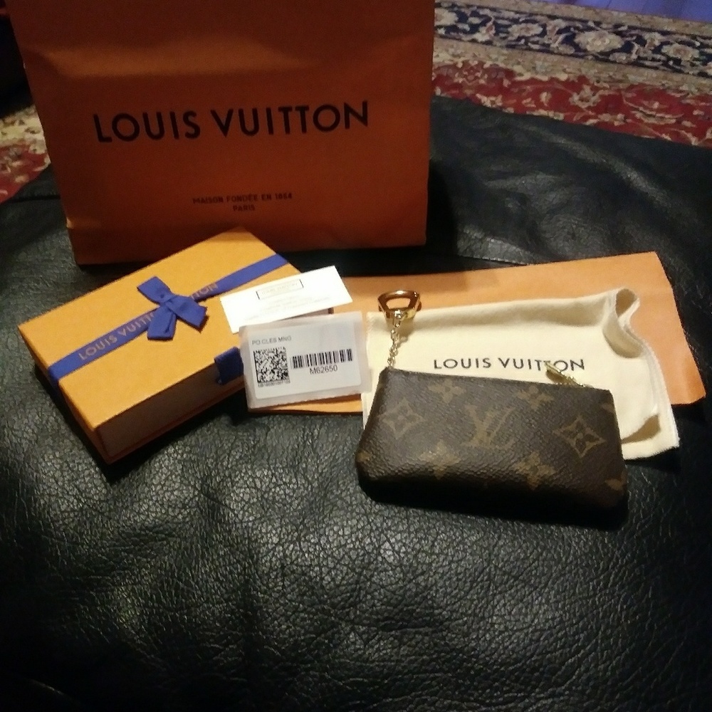 Authentic Louie Vuitton cleo key pouch